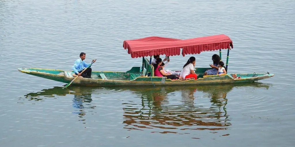 Kashmir – Shikara Sukhna Lake Chandigarh 2016 08 07 (edit)