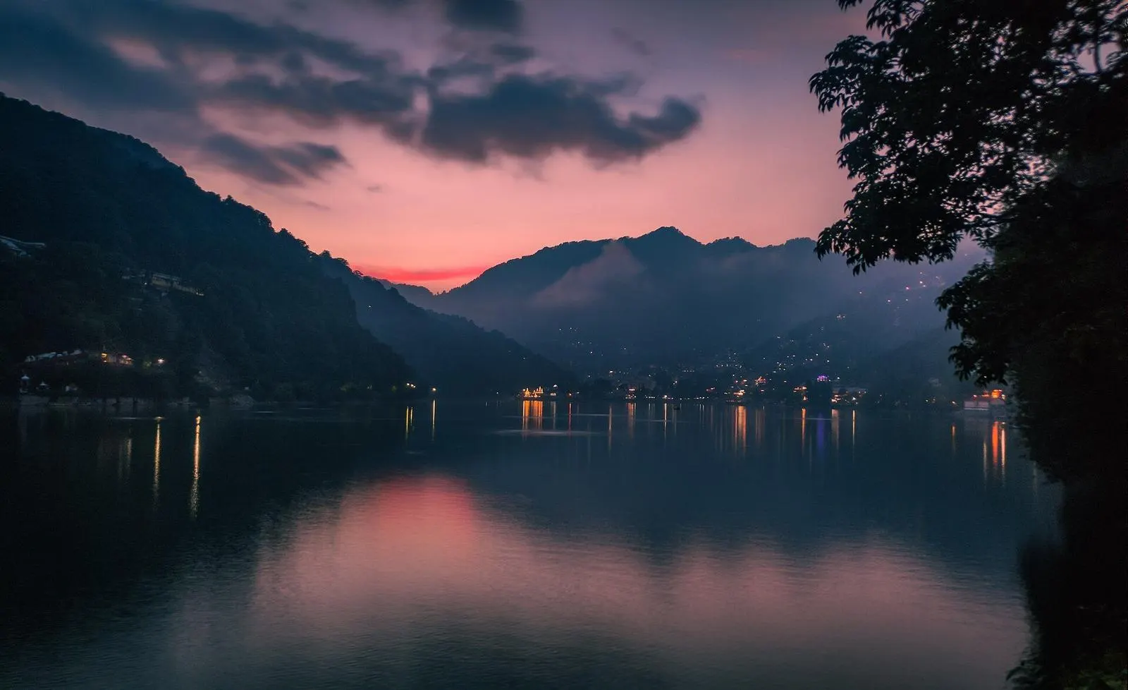 Kumaon Uttarakhand – Nainital Lake in the evening