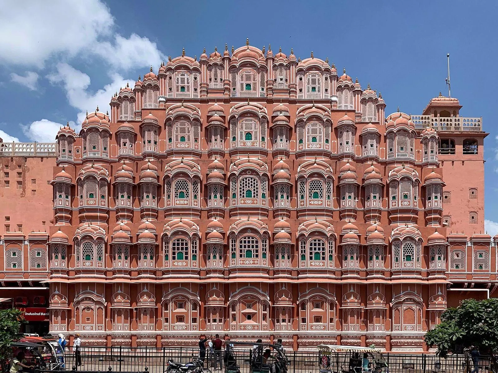 Rajasthan – East facade Hawa Mahal Jaipur from ground level (July 2022) img 01