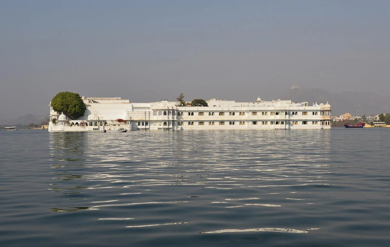 Rajasthan – Lake Palace, Lake Pichola, Udaipur